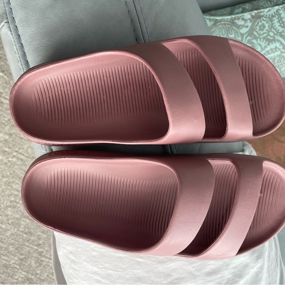 NWT Bombas - waterproof, outdoor, indoor, super comfortable, easy slides